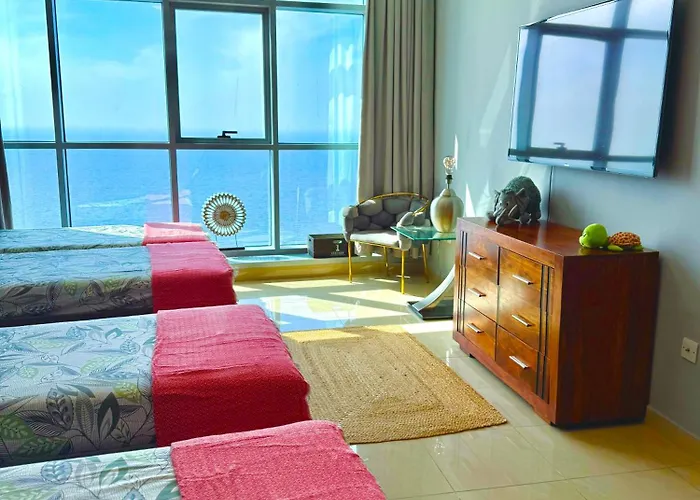 Luxury Corniche Residence 2 Bhk Pool Gym Wifi Sea Front